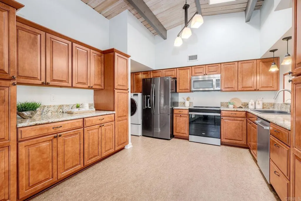 https://cdn.realtyfeed.com/cdn/127/306599765/75bf306105812dc500666acccee77d6c.webp