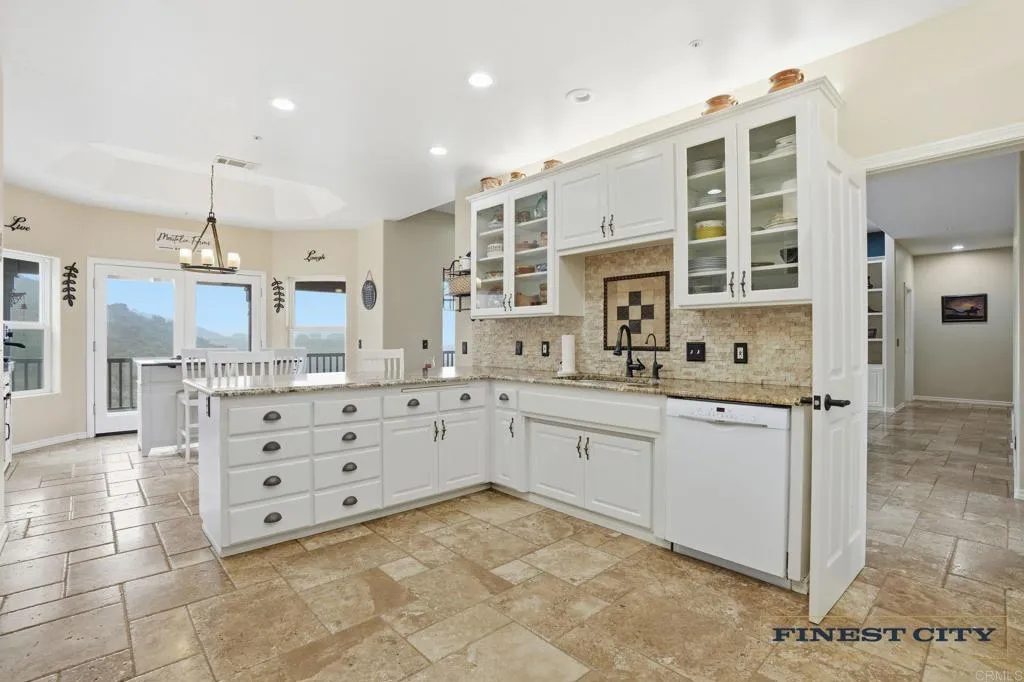 https://cdn.realtyfeed.com/cdn/127/306599935/02098c6fc7dd5559380daf2f89237aeb.webp