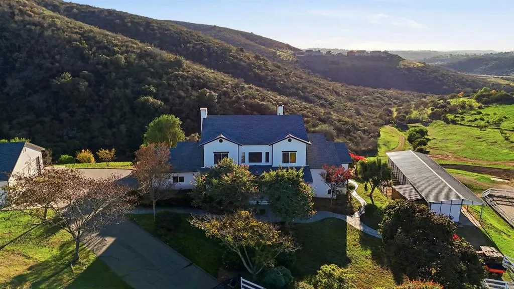 https://cdn.realtyfeed.com/cdn/127/306599935/1b4aad4cb09f176be077418bce9cce92.webp