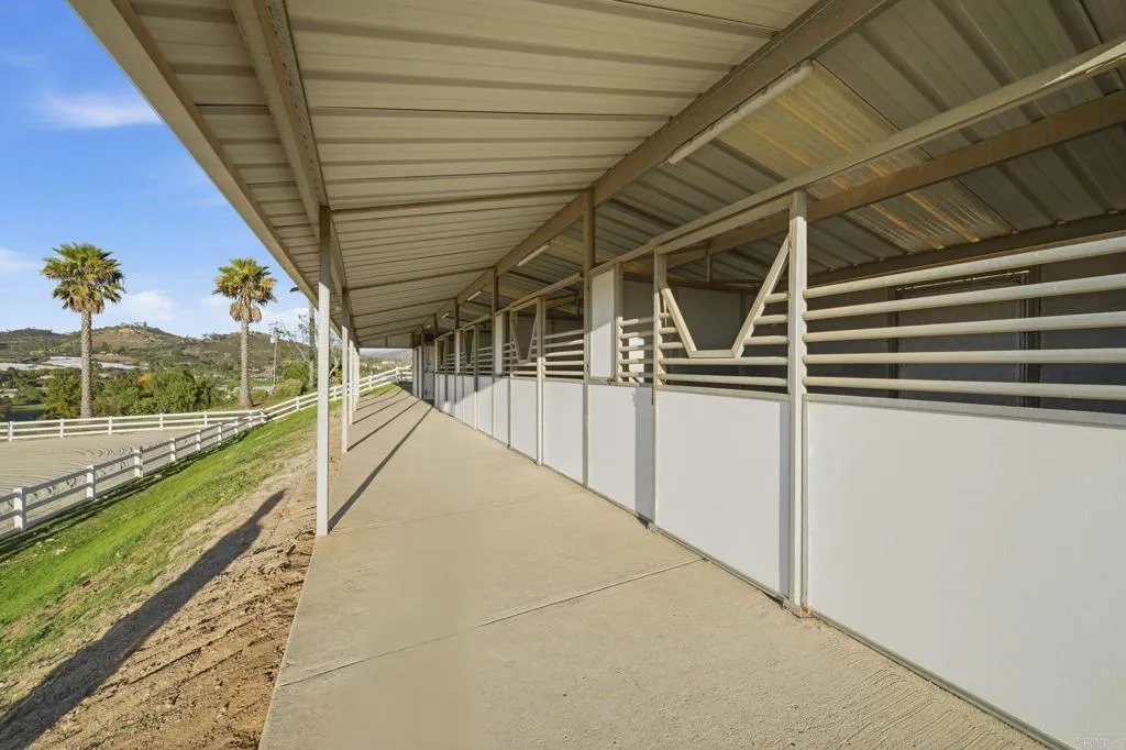 https://cdn.realtyfeed.com/cdn/127/306599935/39777f776b1d566da0237c2617cb5b12.webp