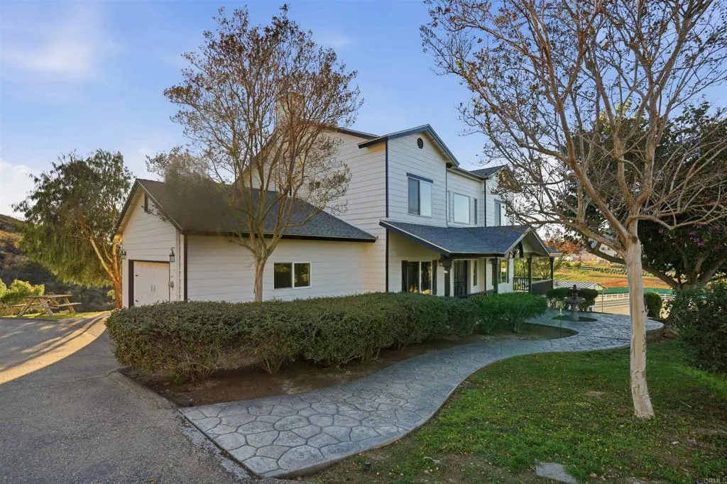 https://cdn.realtyfeed.com/cdn/127/306599935/986efbaf5f2982ffc7f075f15668beed.webp