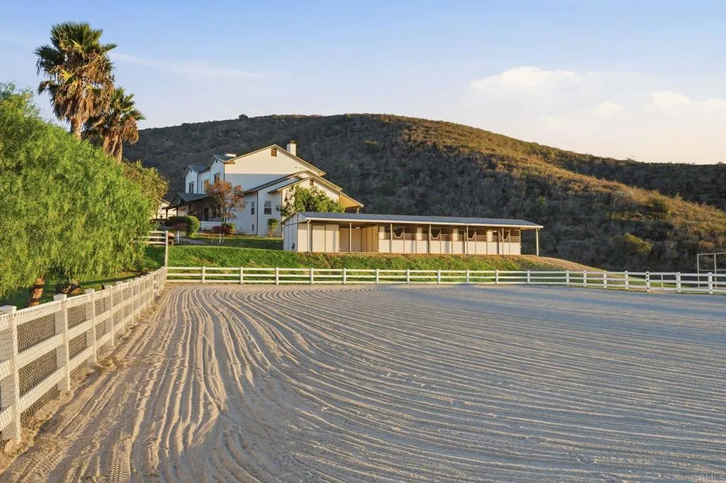 https://cdn.realtyfeed.com/cdn/127/306599935/9e2d5cd6b9879591cf60ab7e154a7a32.webp