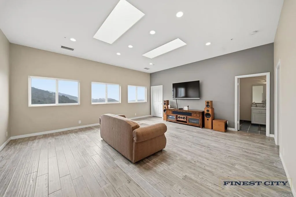 https://cdn.realtyfeed.com/cdn/127/306599935/e6c513d9a70e7a91f554a344d82b57cb.webp