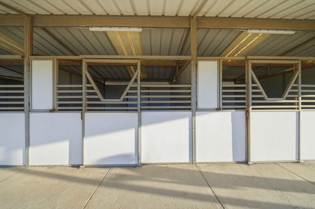 https://cdn.realtyfeed.com/cdn/127/306599935/ef388aecfd74862aa59d06d1b4f8a2cd.webp