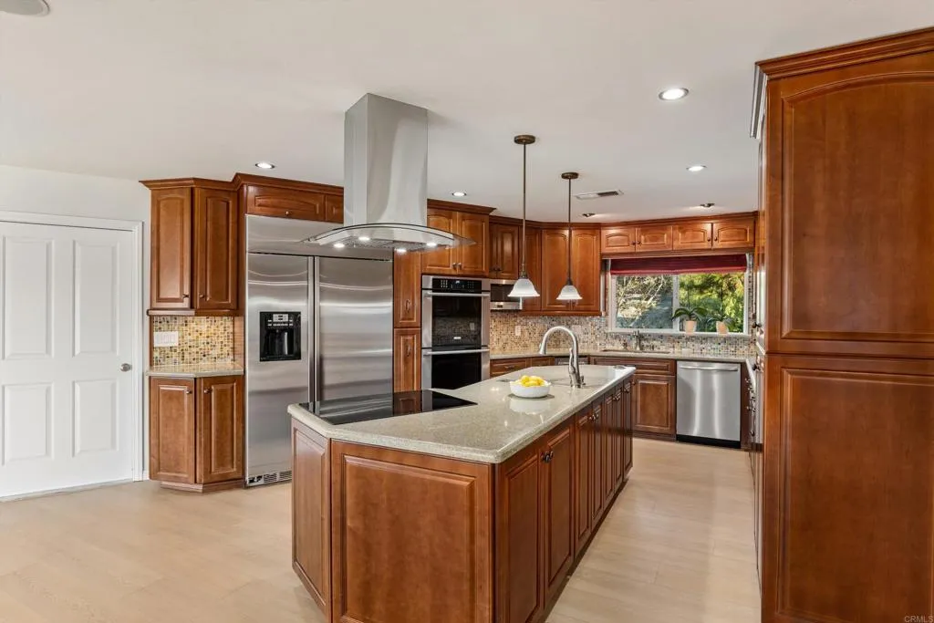 https://cdn.realtyfeed.com/cdn/127/306600012/935a79577e26bae53fd3ae2480c44d35.webp