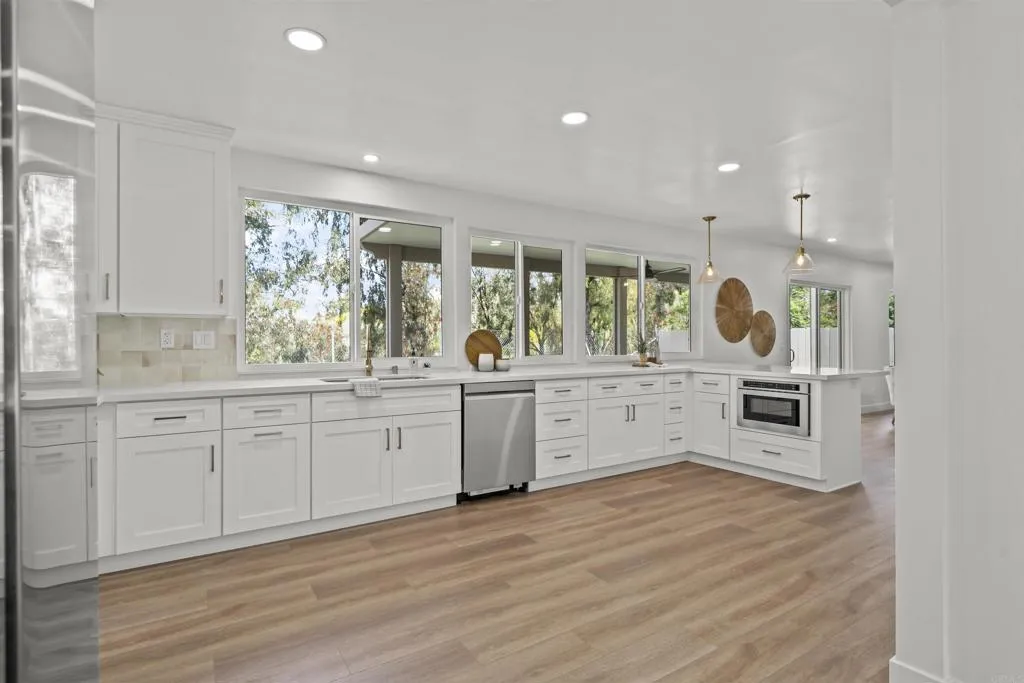 https://cdn.realtyfeed.com/cdn/127/306600047/34cbf7b5438c1774296f3880b1e35057.webp