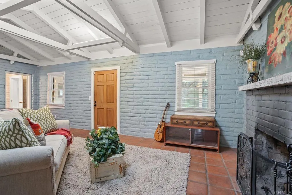 https://cdn.realtyfeed.com/cdn/127/306600062/b79c1eea75b4bac56e5a3b288f9f8b7d.webp