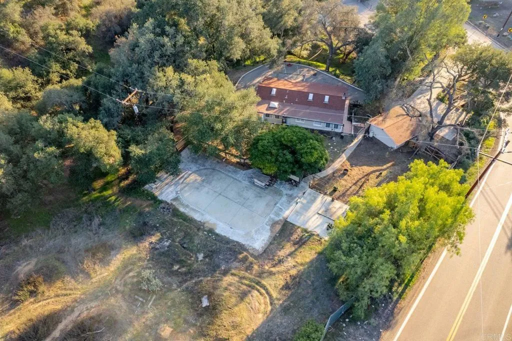 https://cdn.realtyfeed.com/cdn/127/306600062/debf569ed305517b7c39c8d547b4a19c.webp