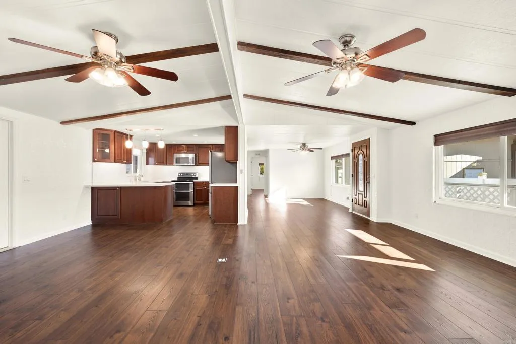 https://cdn.realtyfeed.com/cdn/127/306600103/375bd4b49d5dff9e263a1321f2588701.webp