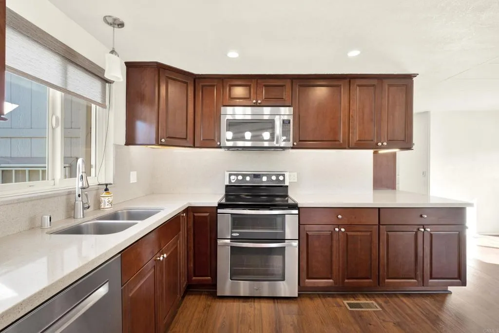 https://cdn.realtyfeed.com/cdn/127/306600103/8746e14e50b073b9f3d95a6782805495.webp