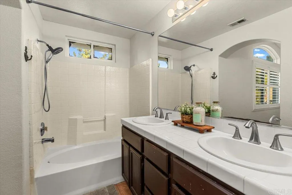 https://cdn.realtyfeed.com/cdn/127/306600106/b27890199293421dee9c46a953905817.webp