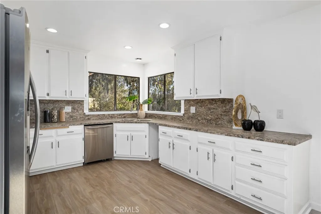 https://cdn.realtyfeed.com/cdn/127/306600234/84048955bb1b75cb3cbb6adc9ba04154.webp