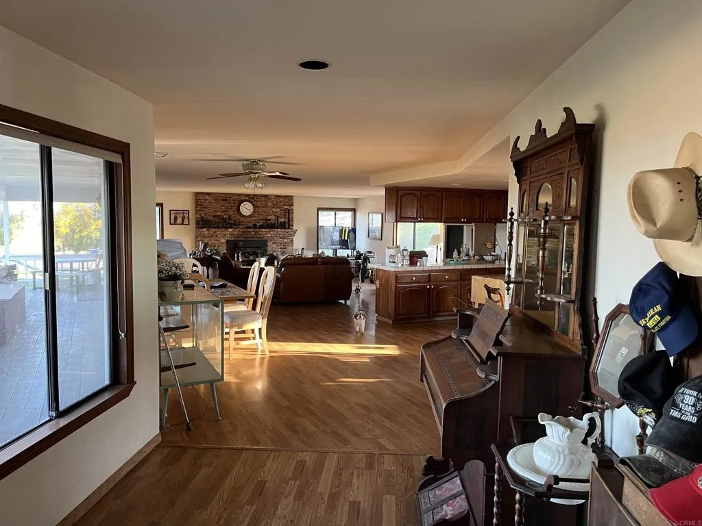 https://cdn.realtyfeed.com/cdn/127/306600309/4f86459613f90e757085e629e2a640fb.webp