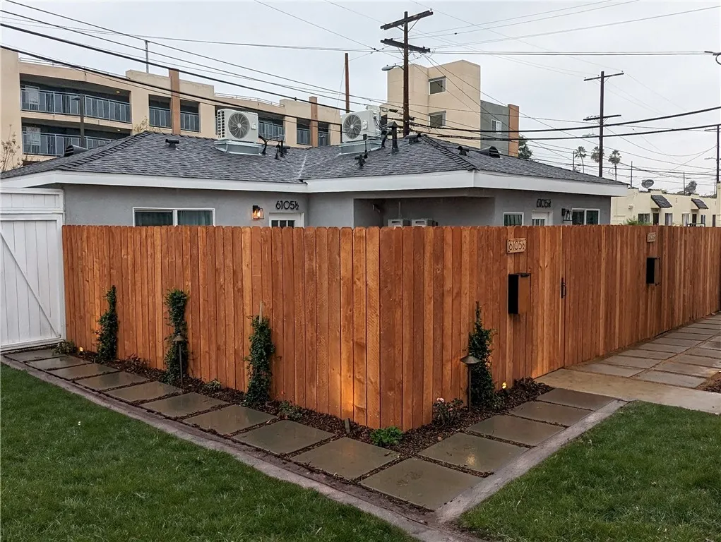 Los Angeles, CA 90047