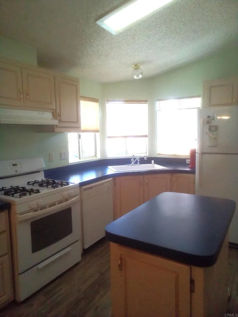 https://cdn.realtyfeed.com/cdn/127/306600635/7341e14bc33616636687c1f867f8098b.webp