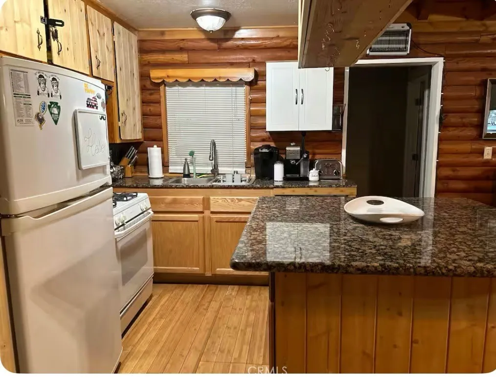 646 Mountain View Avenue, Wrightwood, CA 92397 - Photo 5 of 14, Wrightwood, CA