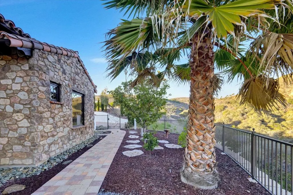https://cdn.realtyfeed.com/cdn/127/306600674/5b55a223530e39f7d068e3abe5351b19.webp