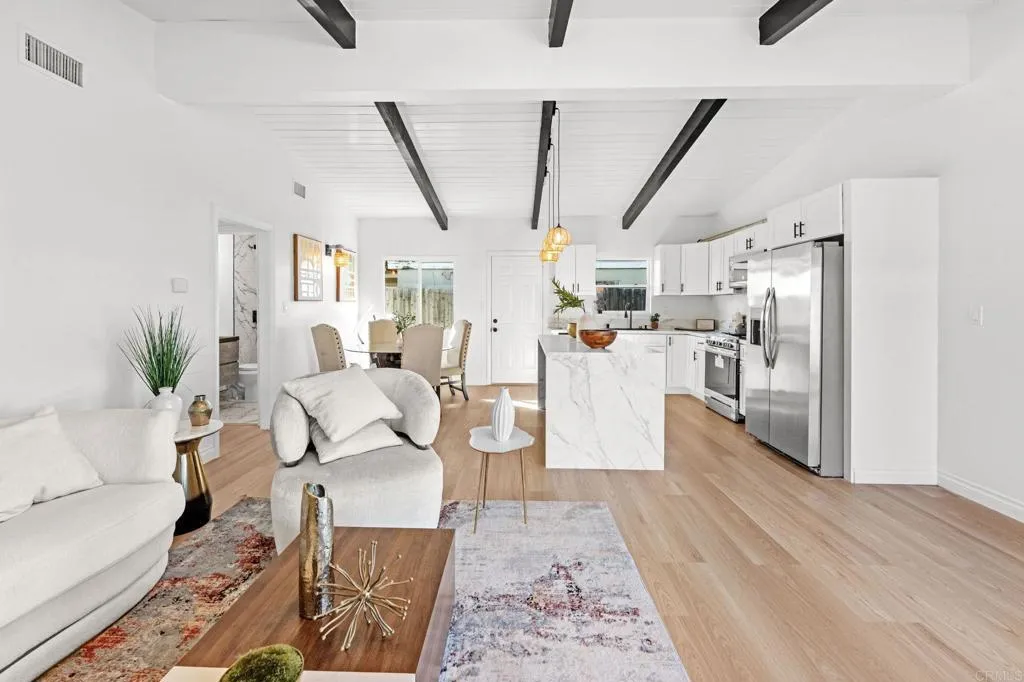 https://cdn.realtyfeed.com/cdn/127/306601352/ec10a0a857a6d3764a36170e578434ef.webp