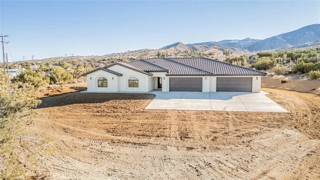 Pinon Hills, CA 92372
