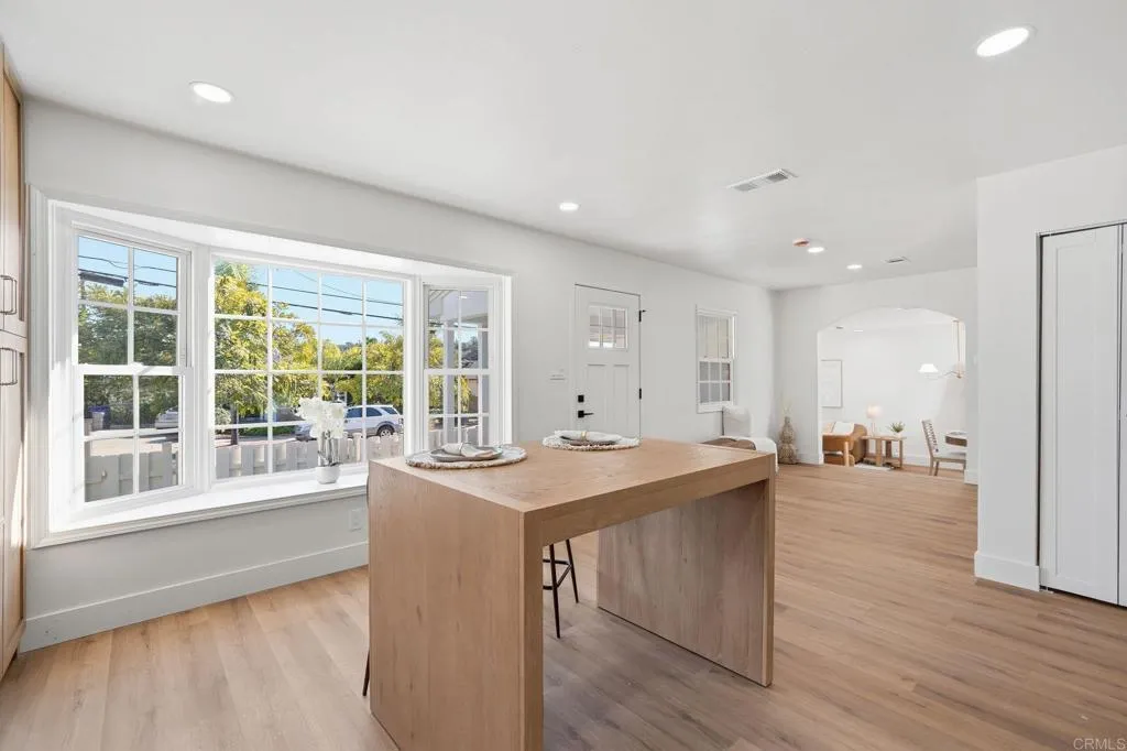 https://cdn.realtyfeed.com/cdn/127/306601802/0b5f952322f7479ab725131591430096.webp