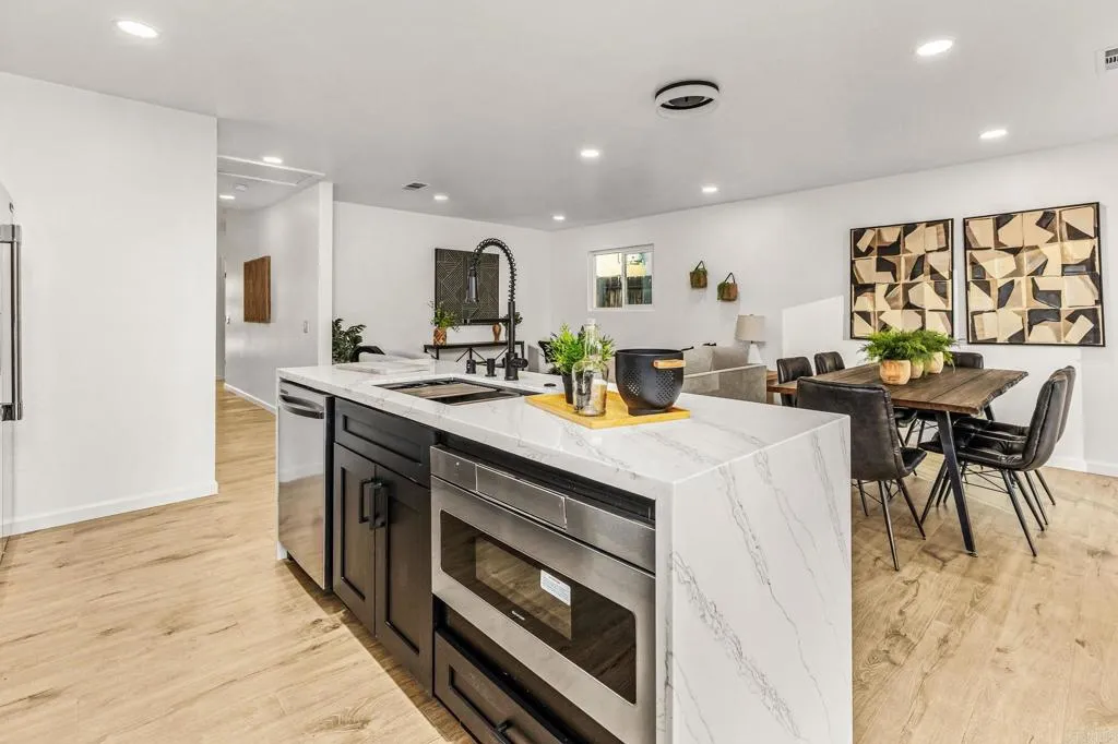 https://cdn.realtyfeed.com/cdn/127/306602108/b6fa79de8fcb283bf064af8851b5eb63.webp