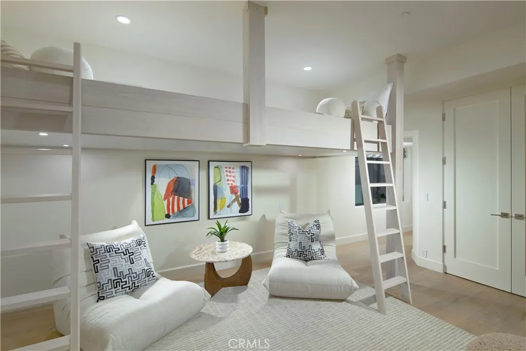 33 Bay Drive, Laguna Beach, CA, 92651