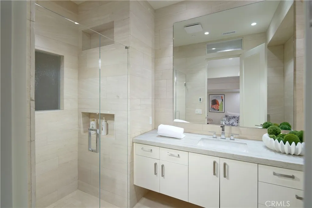 33 Bay Drive, Laguna Beach, CA, 92651