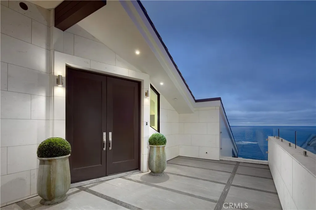 33 Bay Drive, Laguna Beach, CA, 92651