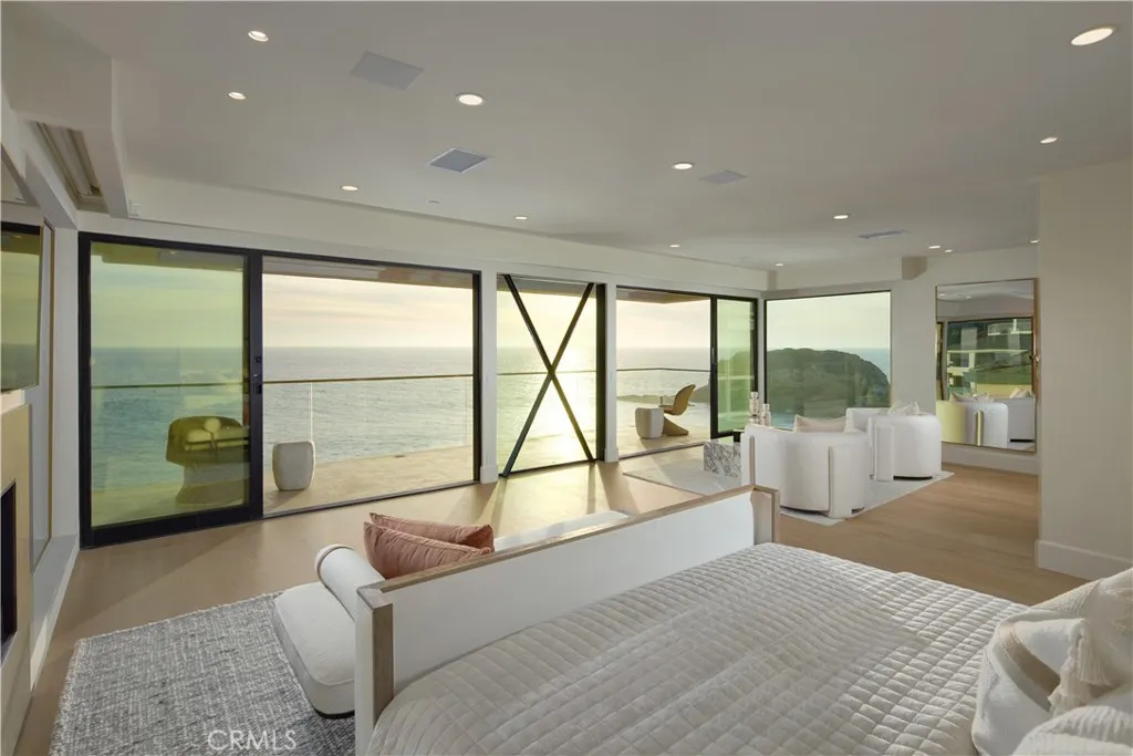 33 Bay Drive, Laguna Beach, CA, 92651