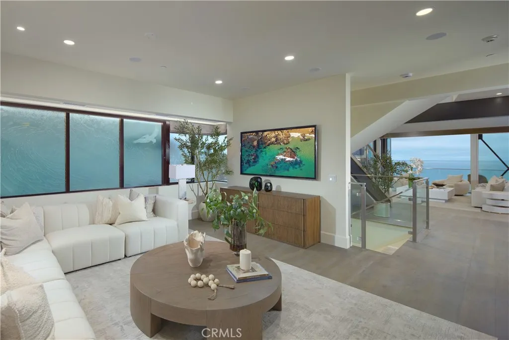 33 Bay Drive, Laguna Beach, CA, 92651