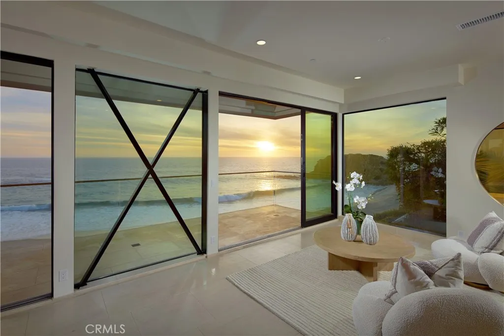 33 Bay Drive, Laguna Beach, CA, 92651