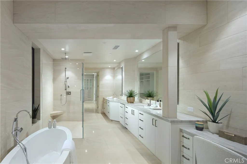 33 Bay Drive, Laguna Beach, CA, 92651