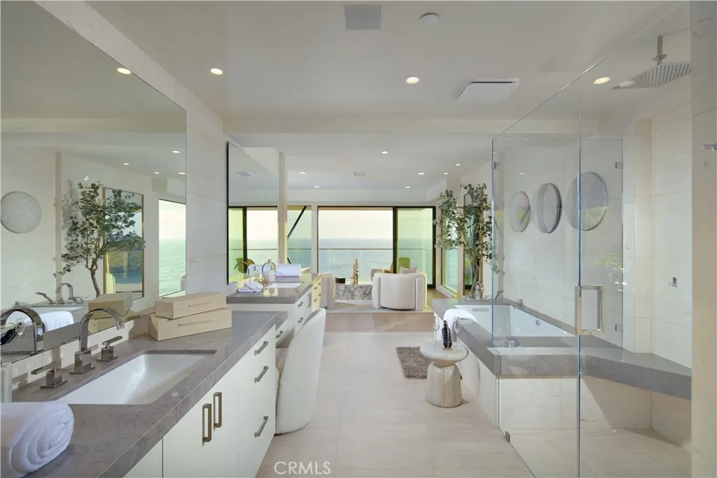 33 Bay Drive, Laguna Beach, CA, 92651