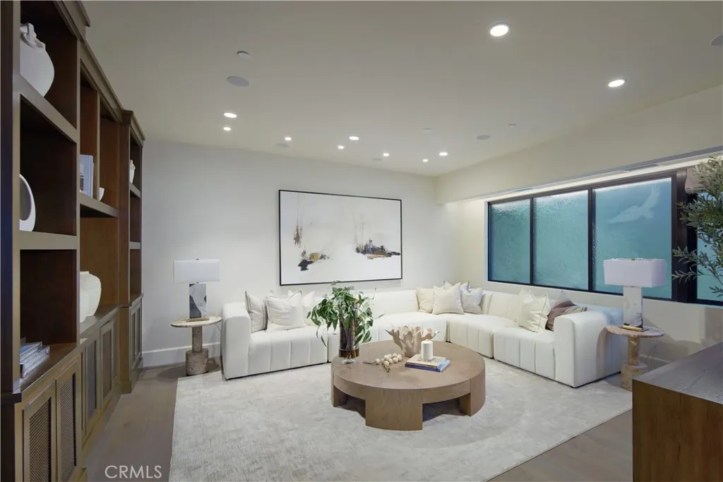 33 Bay Drive, Laguna Beach, CA, 92651