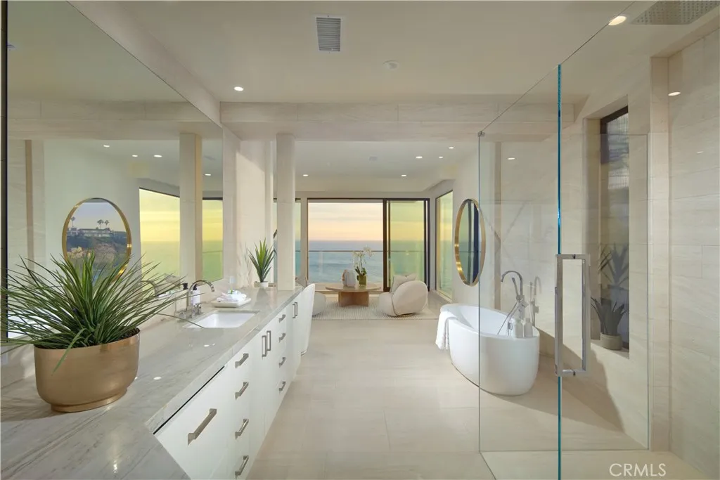 33 Bay Drive, Laguna Beach, CA, 92651
