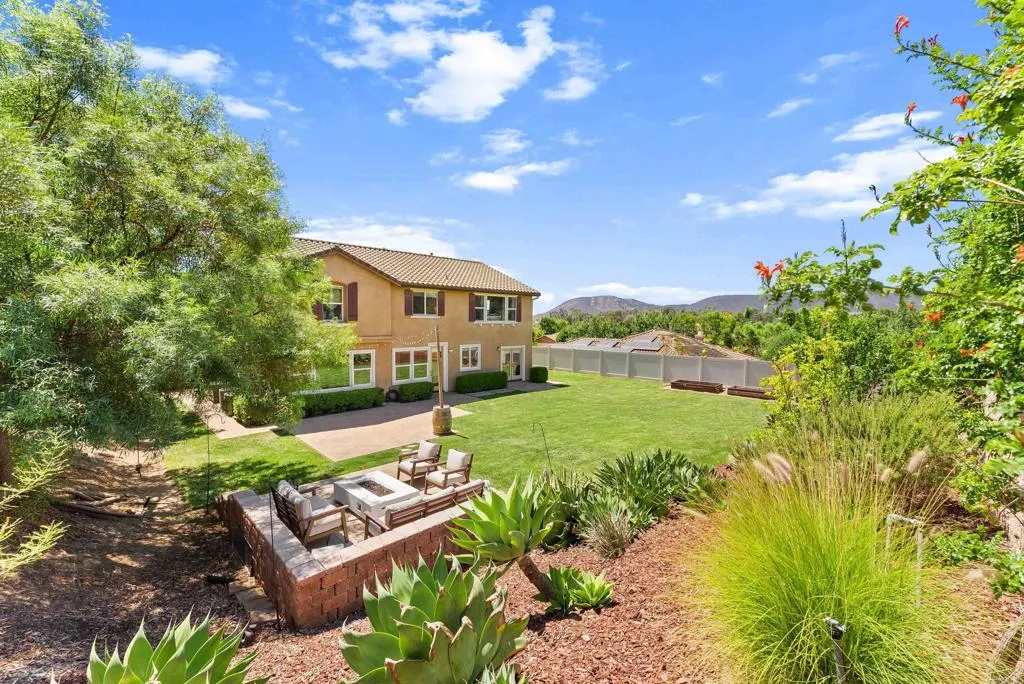 https://cdn.realtyfeed.com/cdn/127/306602231/68539f689b710719ad98403523f322e7.webp