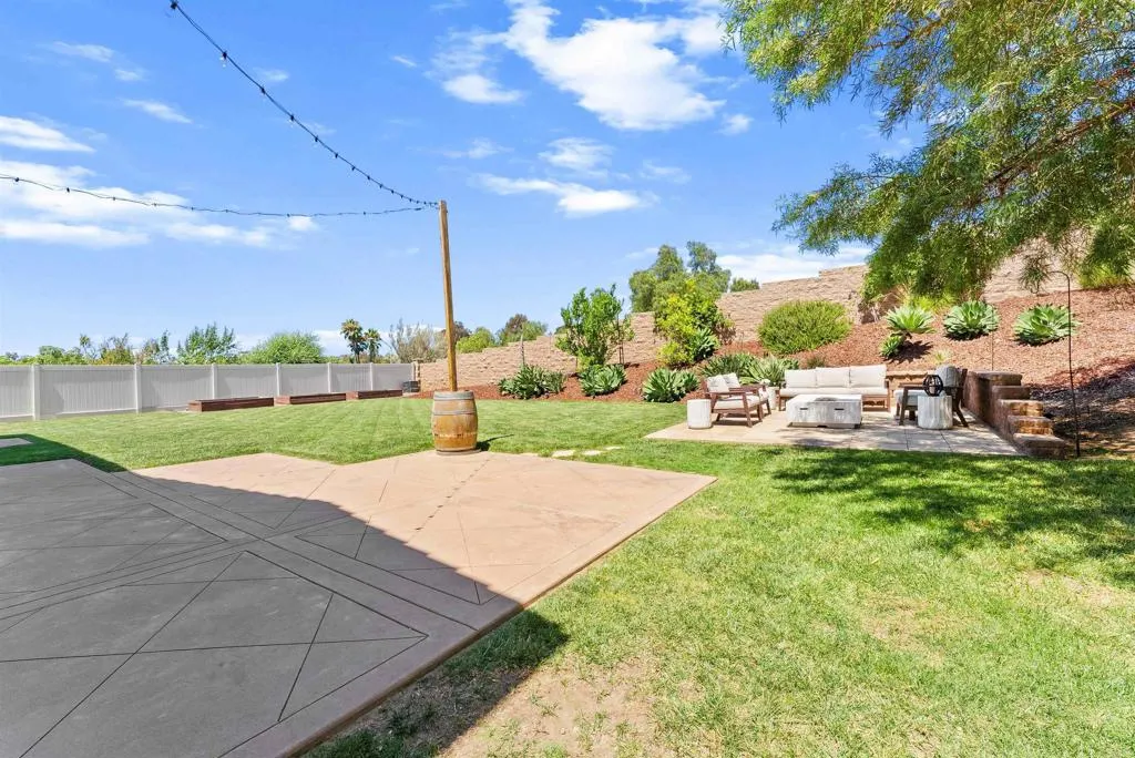 https://cdn.realtyfeed.com/cdn/127/306602231/894fa3d57d8388b8ae3238ee98c8943b.webp