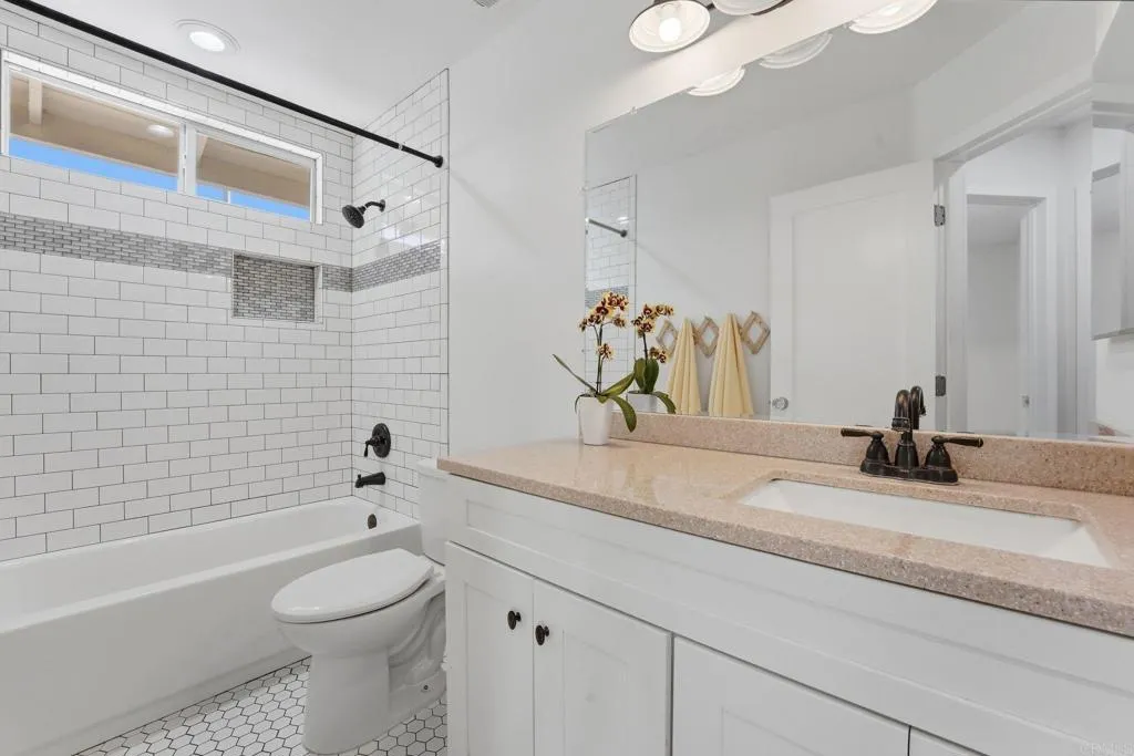 https://cdn.realtyfeed.com/cdn/127/306602337/7bf16c45ddcff961f0dd93f814c9efd5.webp