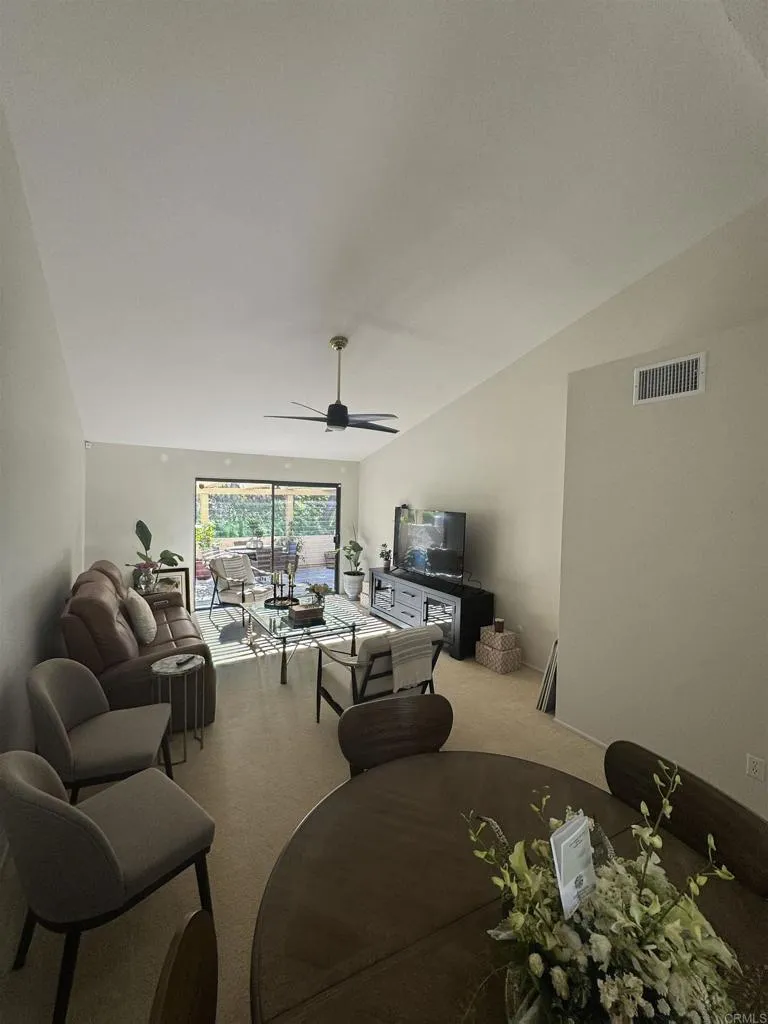 https://cdn.realtyfeed.com/cdn/127/306602523/53ce4d4bf67787741eb40b1bf61b83e3.webp