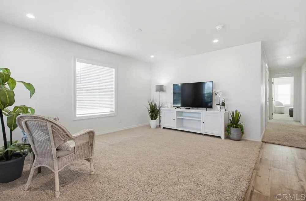https://cdn.realtyfeed.com/cdn/127/306602562/1743c135478bff8d846aaa416bde194c.webp