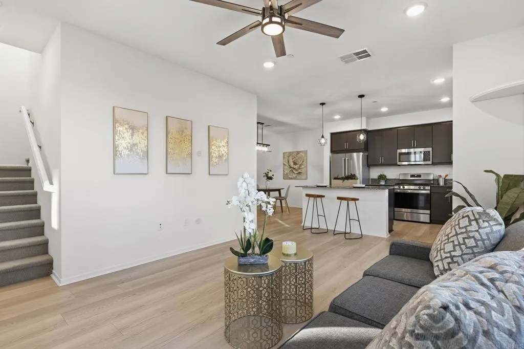 https://cdn.realtyfeed.com/cdn/127/306602707/27d51af95129424ab0bb3e5936555fb4.webp