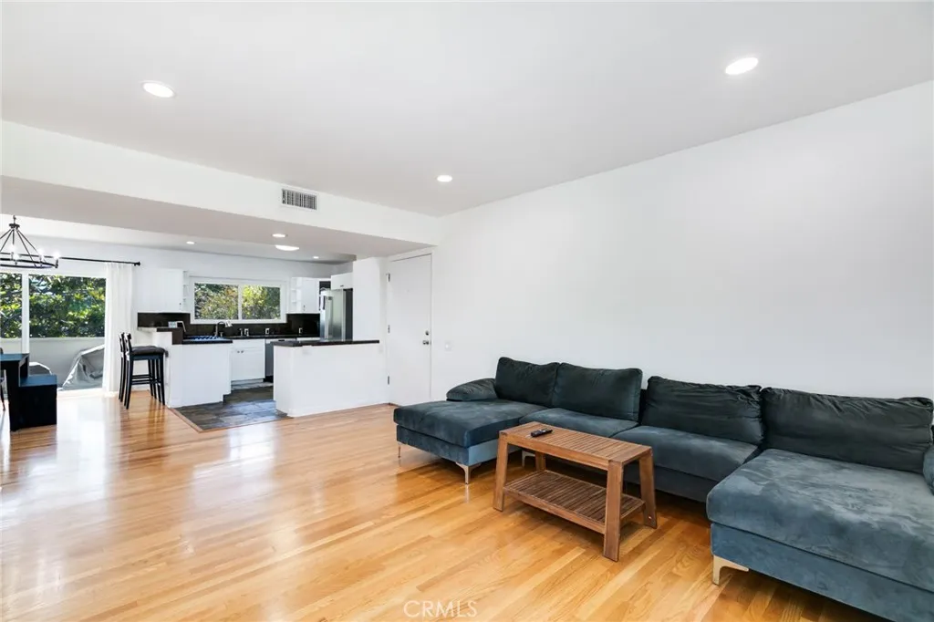 Los Angeles, CA 90034