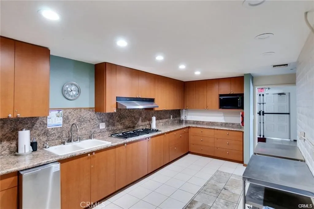 https://cdn.realtyfeed.com/cdn/127/306602891/ea3309b3ad68eeaafb0c498f03c99091.webp