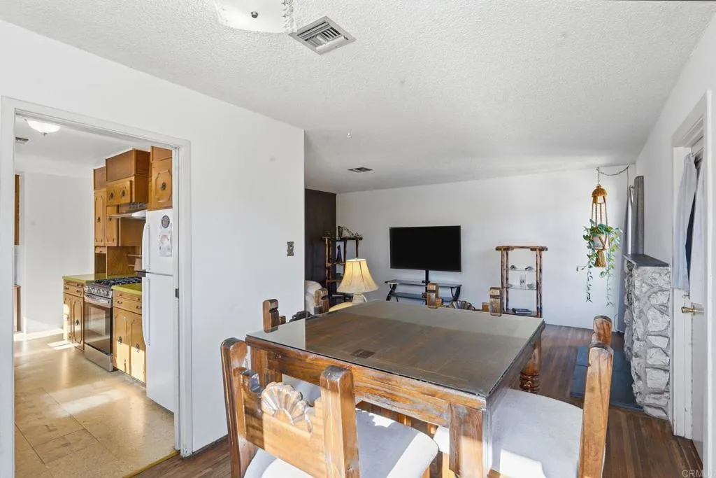 https://cdn.realtyfeed.com/cdn/127/306602907/0a602303227a8ba3fdaa83eeb3949cab.webp