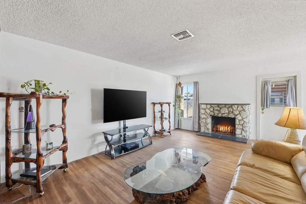 https://cdn.realtyfeed.com/cdn/127/306602907/37e6d6800c9f54b30db9c5a4ed478b37.webp