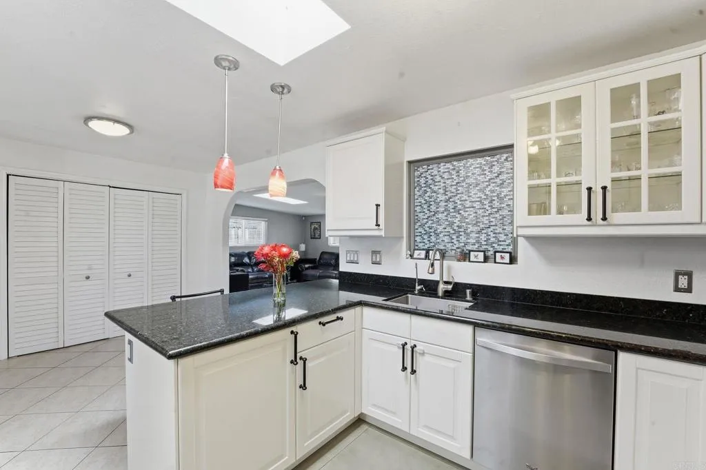 https://cdn.realtyfeed.com/cdn/127/306602982/1eab47bc4dc2157628153d12ca61fba7.webp