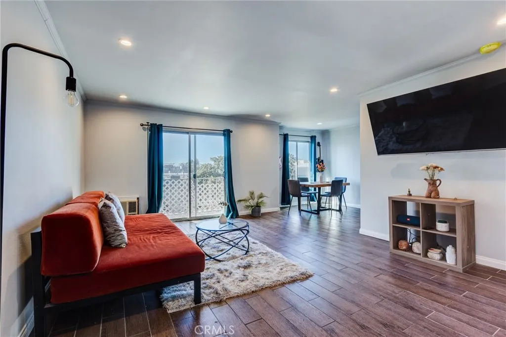 Los Angeles, CA 90034