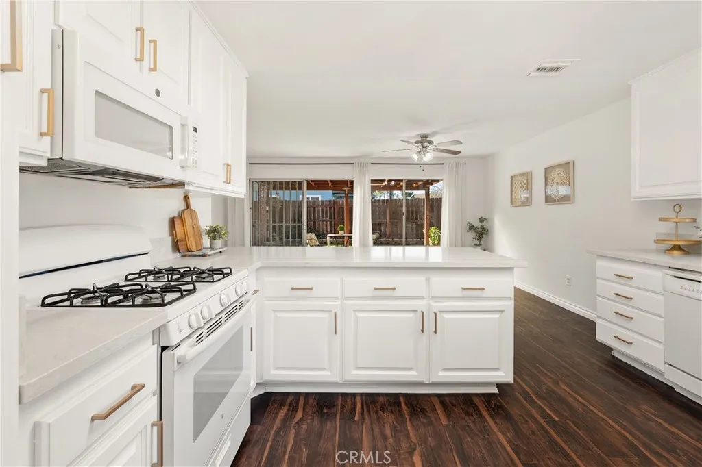 https://cdn.realtyfeed.com/cdn/127/306603087/75636173b3490b41e774215abd273698.webp