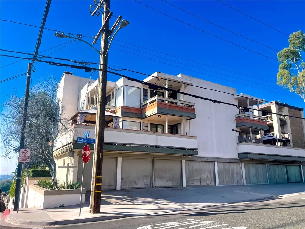 2575 E 19th Street Unit 17, Signal Hill, CA 90755