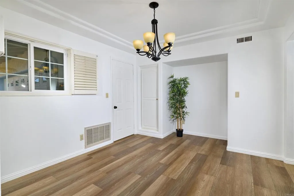 https://cdn.realtyfeed.com/cdn/127/306603161/40c6213154df94e728693dc4c8a99935.webp